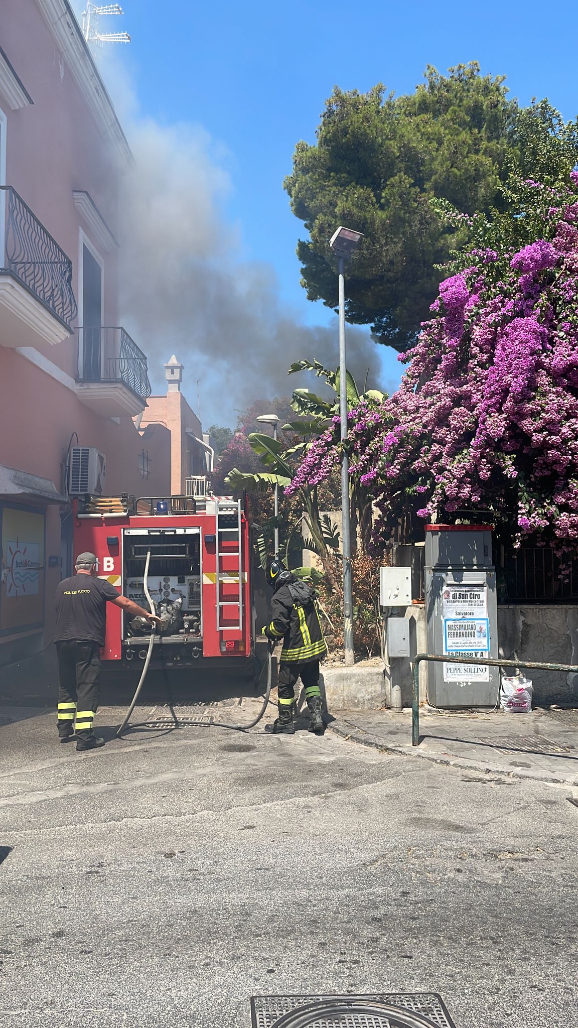 Paura A Ischia.Vasto Incendio A San Ciro. Pompieri In Azione - Il ...